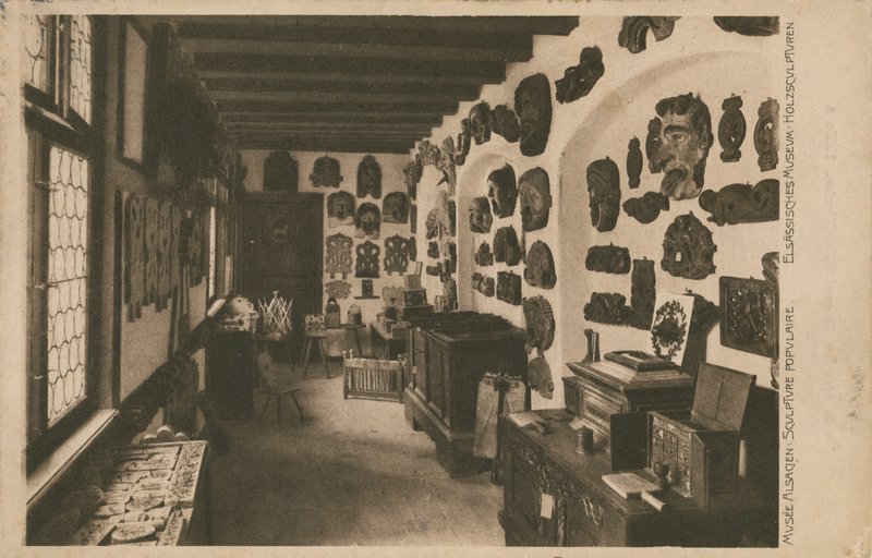 Alsace Museum med udstilling af træskulpturer. Postkort sendt i 1913. af French Photographer
