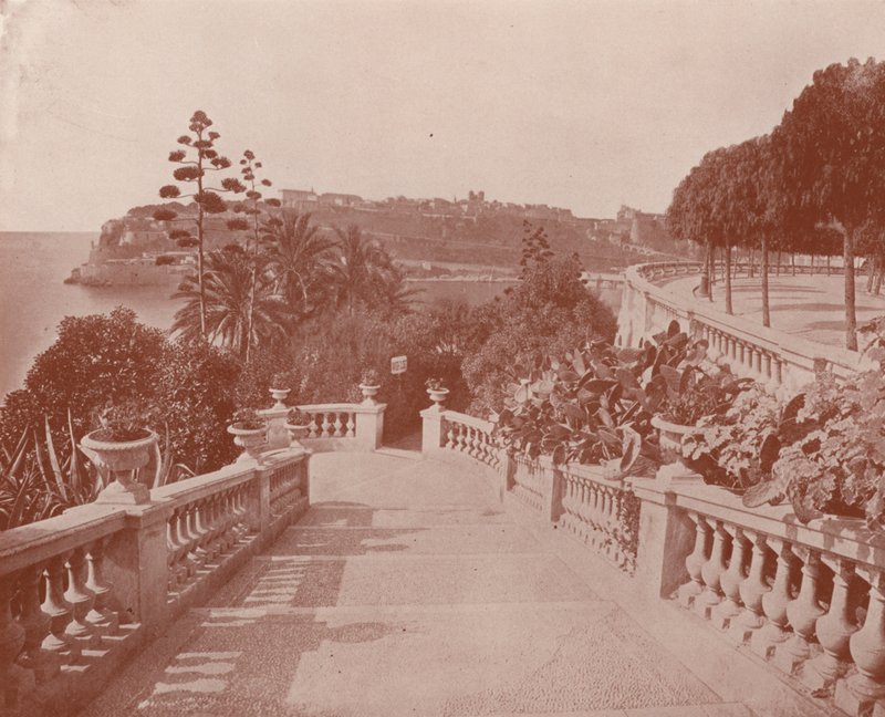 En anden sektion af Monte Carlo-terrasserne (s/h-billede) af French Photographer