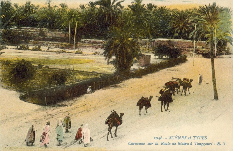 Karavane, der rejser mellem Biskra og Touggourt, Algeriet (farvefoto) af French Photographer