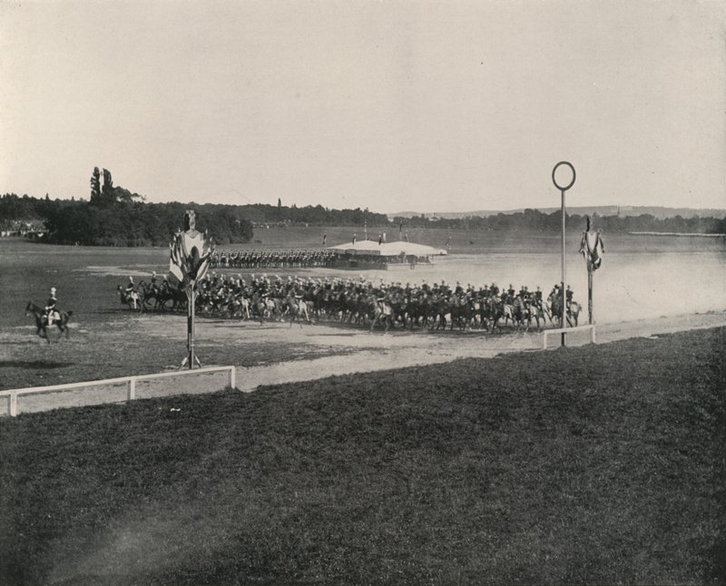 Kavaleri manøvre på Longchamps (s/h foto) af French Photographer