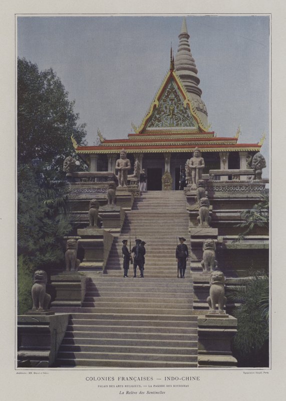 Vagtskifte ved det buddhistiske tempel i Indo-Kina-delen af Exposition Universelle 1900, Paris (farvefoto) af French Photographer