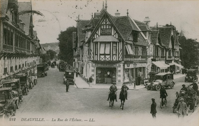 Deauville, La Rue de lEcluse. Postkort sendt i 1913. af French Photographer
