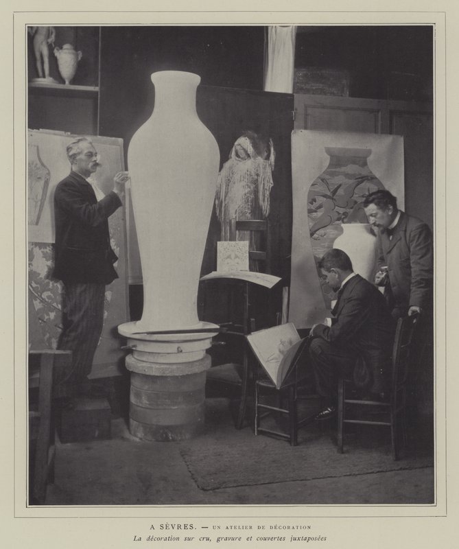 Udsmykningsværksted på Sevres porcelænsfabrik, Frankrig (s/h foto) af French Photographer
