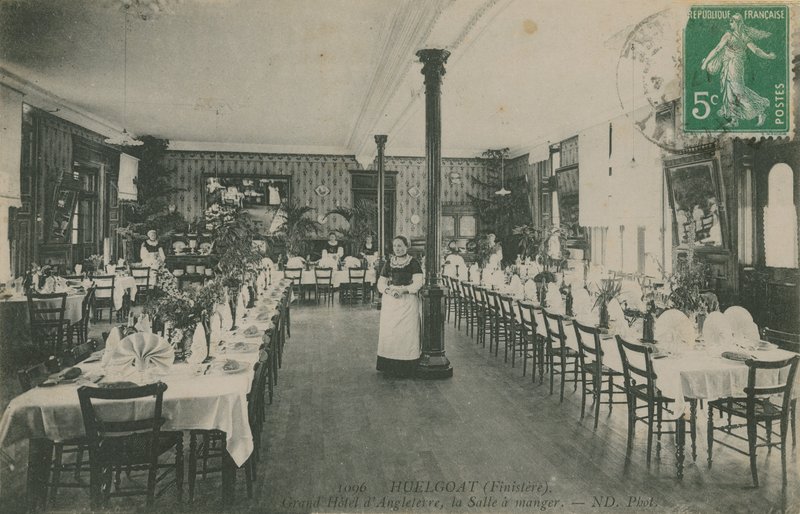 Spisestue på Grand Hotel dAngleterre, Huelgoat, Bretagne. Postkort sendt i 1913. af French Photographer