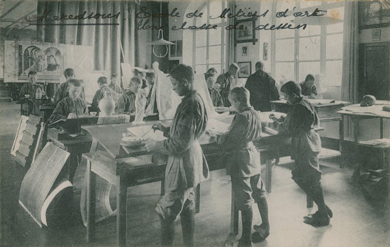 Tegneklasse på en kunstskole, Frankrig. Postkort sendt i 1913. af French Photographer
