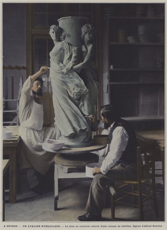 Emaljeringsværksted på Sevres porcelænsfabrik, Frankrig (farvefoto) af French Photographer