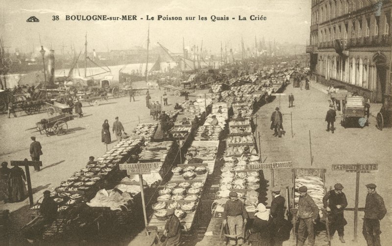 Fisk på kajen, Boulogne-sur-Mer (s/h foto) af French Photographer