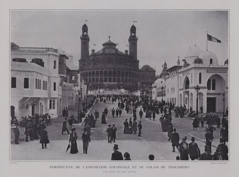 Franske koloniale pavilloner og Palais du Trocadero set fra Pont d