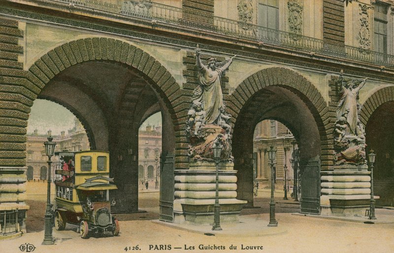 Portene til Louvre i Paris, Frankrig. Postkort sendt i 1913. af French Photographer