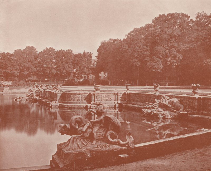 Grand Basin of Neptun (s/h foto) af French Photographer