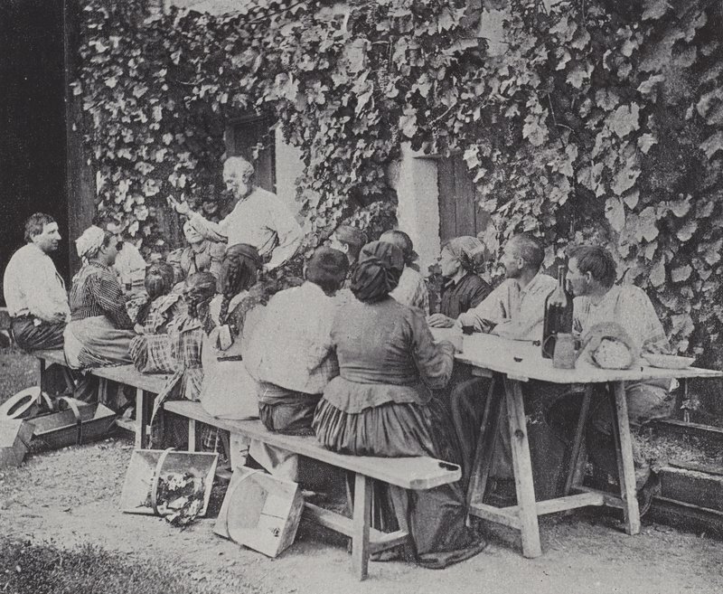 Drueplukkere spiser frokost (s/h-billede) af French Photographer