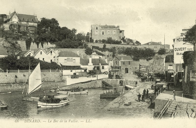 Harbour, Dinard (s/h foto) af French Photographer
