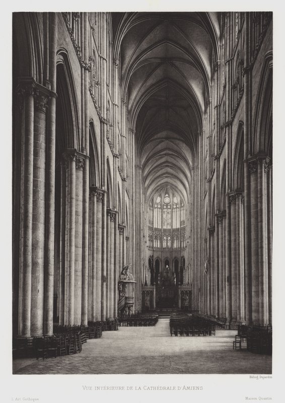 Indvendig udsigt af Amiens-katedralen (s/h-billede) af French Photographer