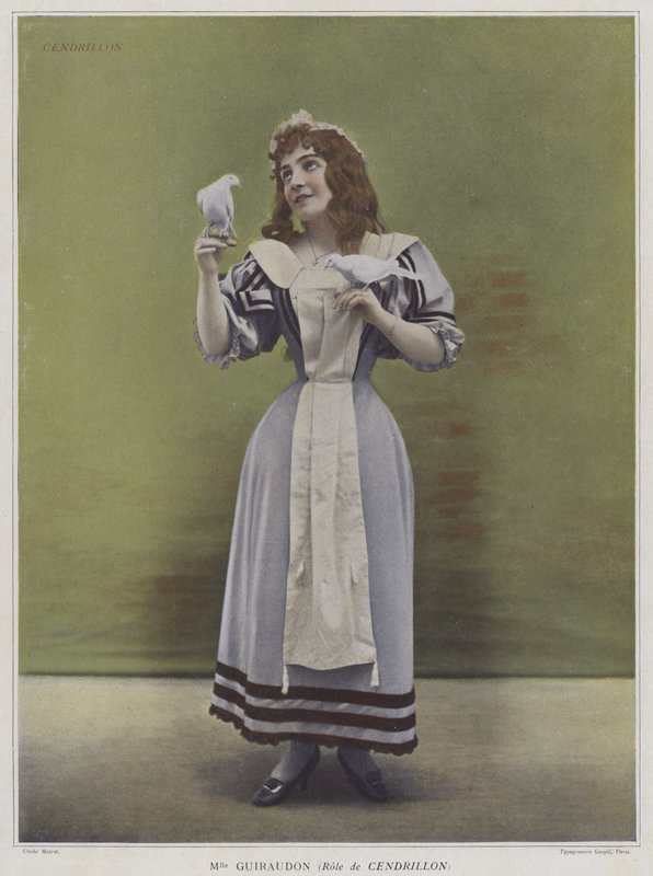 Julie Guiraudon i titelrollen i Cendrillon (Askepot) (farvet foto) af French Photographer