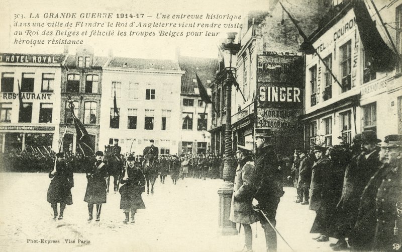 Kong George V og kong Albert I besøger en landsby i Flandern (s/h foto) af French Photographer