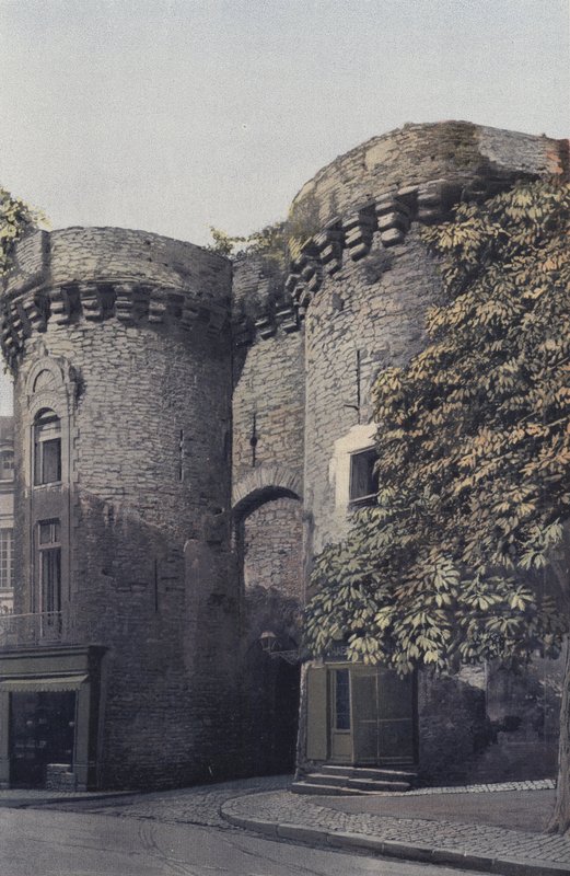 Laval, Porte Beucheresse, Cote S O af French Photographer