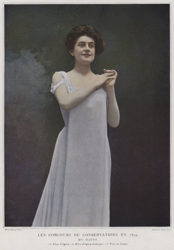 Mademoiselle Hatto, prisvindende sangerinde ved konkurrencerne på Conservatoire de Paris, 1899 (farvet foto) af French Photographer