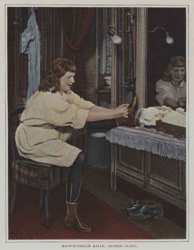 Mademoiselle Salle, anden sujet, i hendes omklædningsrum (farvefoto) af French Photographer