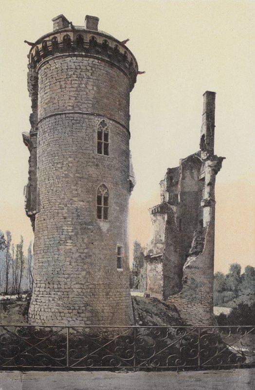 Mehun-sur-Yevre, Rester af slottet, N side af French Photographer