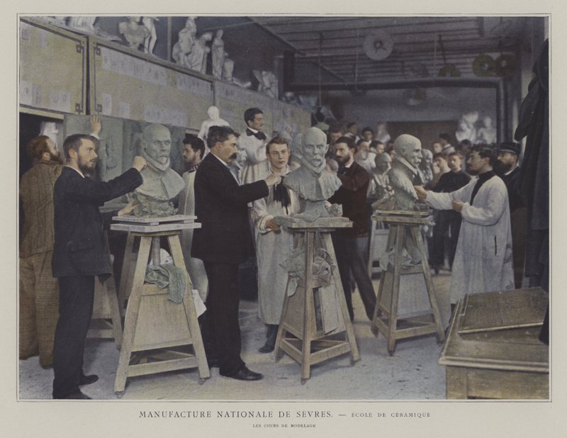 Modelklasse på keramikskolen på Sevres porcelænsfabrik, Frankrig (farvefoto) af French Photographer