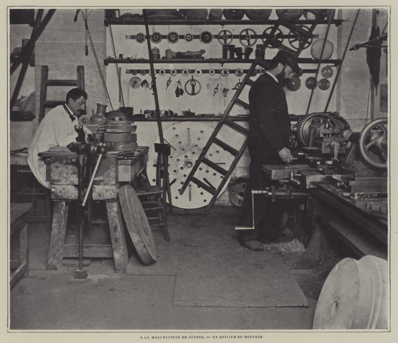 Monteringsværksted på Sevres porcelænsfabrik, Frankrig (s/h foto) af French Photographer