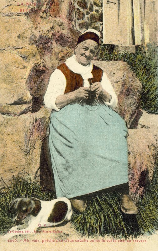 Gammel kvinde strikker (farvefoto) af French Photographer