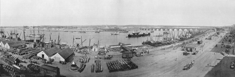 Panorama over Rade og Pont de Bordeaux, udsigt taget fra tolden (s/h-foto) af French Photographer