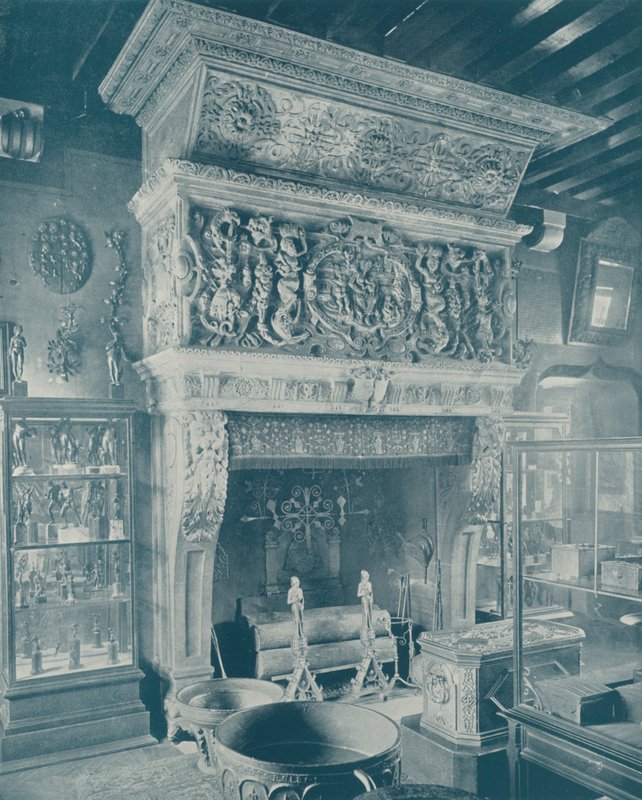 Paris: A Carved Mantel, Musee Cluny (s/h-foto) af French Photographer