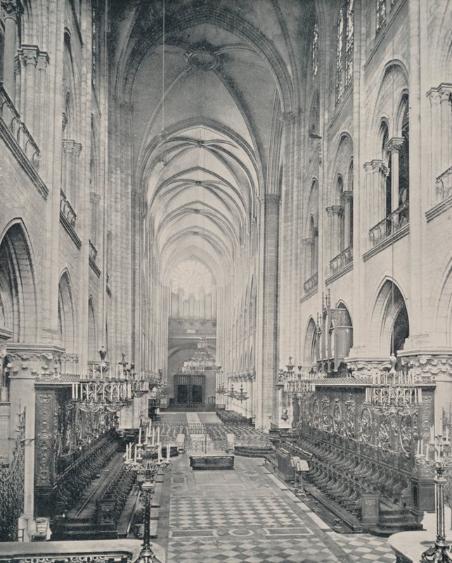Paris: Det indre af Notre Dame-katedralen (s/h-billede) af French Photographer