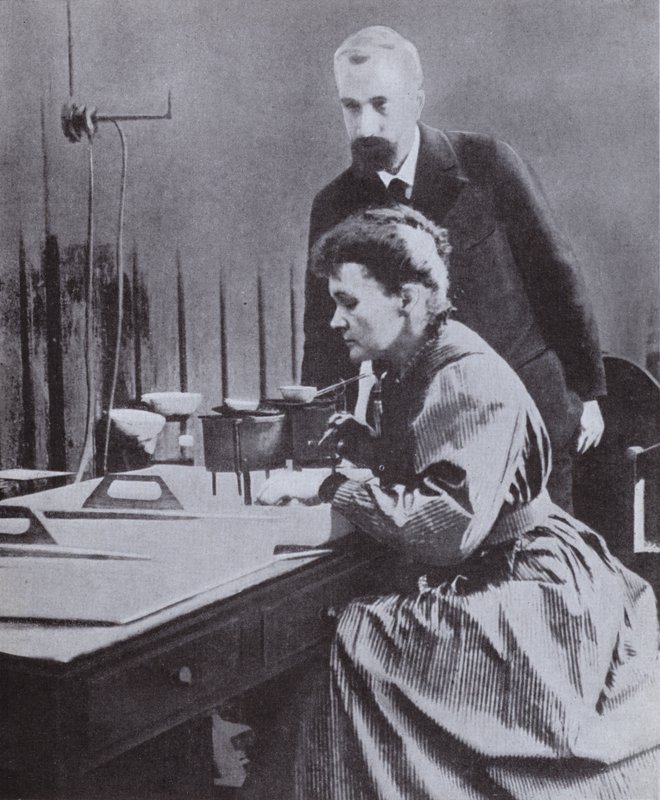 Pierre og Marie Curie, opdagere af Radium, i deres laboratorium ved Paris Universitet, 1898 af French Photographer