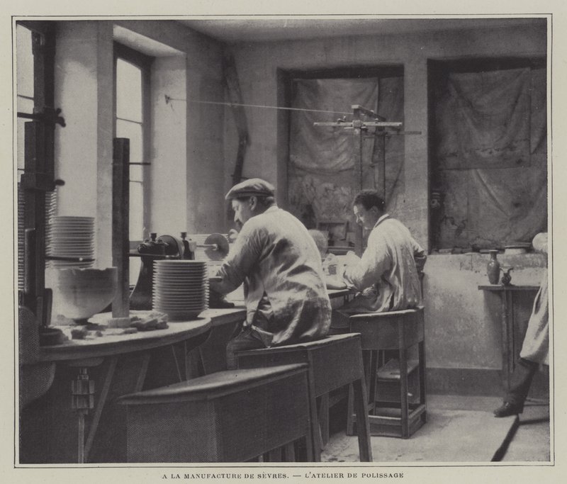 Polerværksted på Sevres porcelænsfabrik, Frankrig (s/h foto) af French Photographer