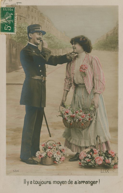 Postkort af en fransk politimand med en blomsterpige, sendt i 1913 (håndfarvet foto) af French Photographer