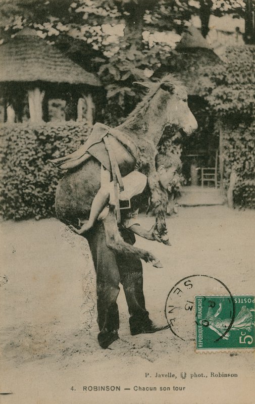 Postkort af en mand, der bærer et æsel, sendt i 1913 af French Photographer