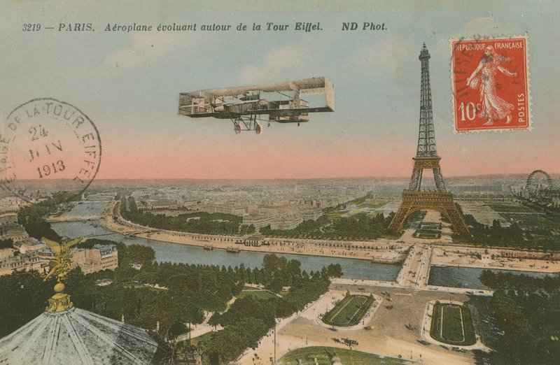 Postkort af et fly, der cirkulerer rundt om Eiffeltårnet, sendt i 1913 (håndfarvet foto) af French Photographer