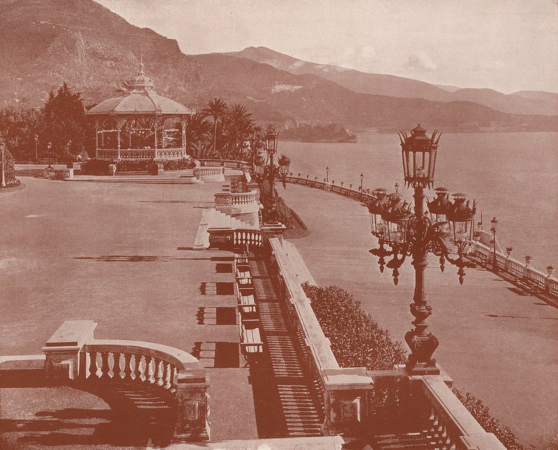 Sea Terrace of the Casino Gardens (s/h-billede) af French Photographer