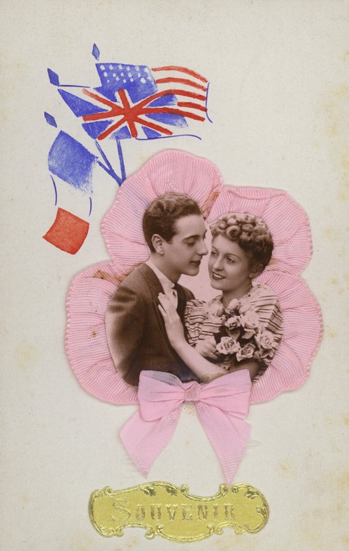 Souvenirkort, der viser franske, engelske og amerikanske flag af French Photographer