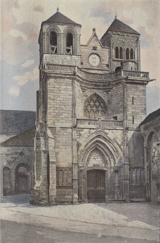 Souvigny, Kirke, Facade O af French Photographer