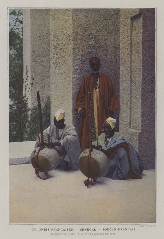 Juveleren Gallo-Thiam og cora-spillere i Senegal og Fransk Sudan sektionen af Exposition Universelle 1900, Paris (farvefoto) af French Photographer