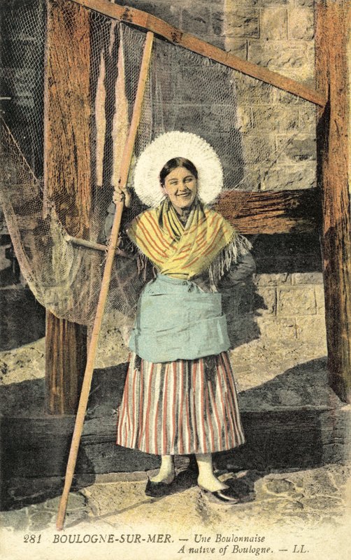 Traditionel kjole fra Boulougne (farvefoto) af French Photographer