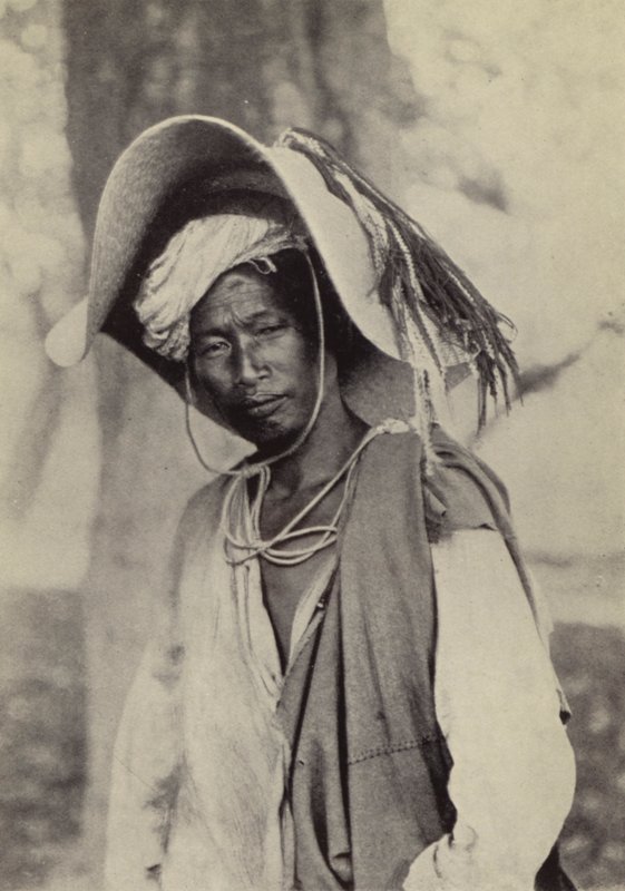 Burma: En Shan-handler i sin hot-weather hat (s/h foto) af Georges Bertin Scott