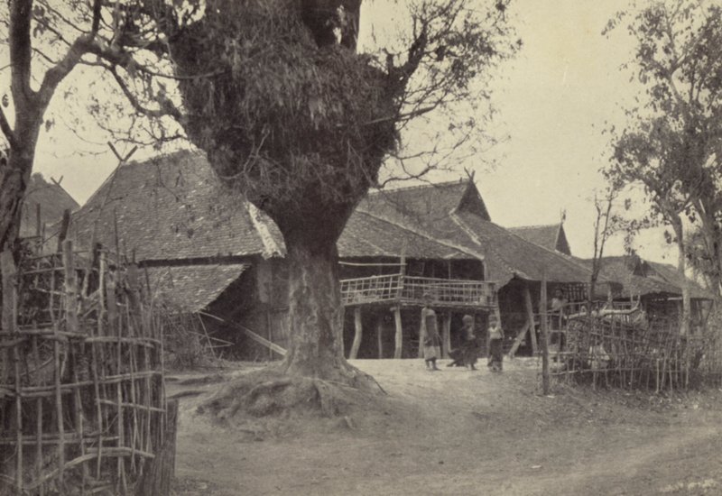 Burma: I Kengtung (s/h foto) af Georges Bertin Scott