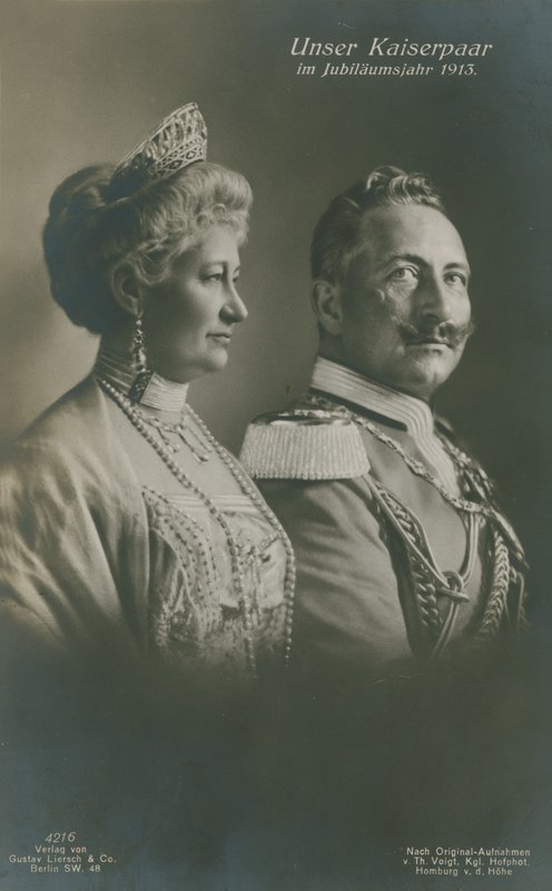 Kejser Wilhelm II og kejserinde Augusta Victoria af Tyskland i deres sølvjubilæumsår af German Photographer