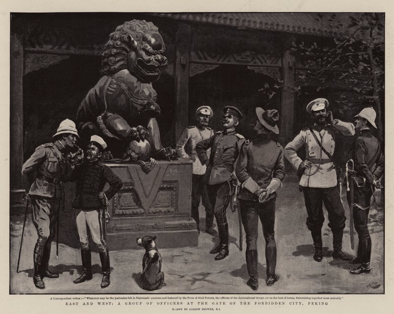 Øst og vest, en gruppe officerer ved porten til den forbudte by, Peking af Gordon Frederick Browne