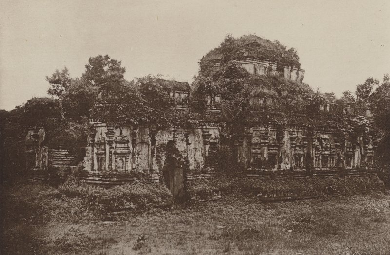 Ceylons ruinerede byer: Thuparama ved Polonnaruwa (s/h-foto) af Henry W. Cave