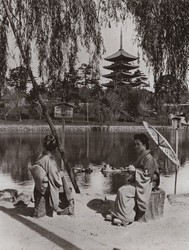 Kobukuji-pagoden (s/h-billede) af Herbert Ponting