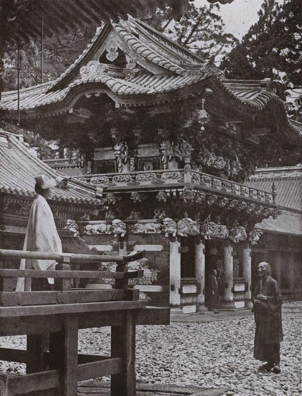 Yomei-porten ved Nikko (s/h-billede) af Herbert Ponting