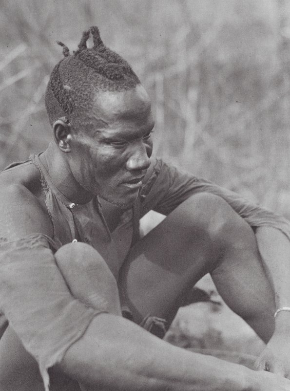 Afrika: Østlige Djur (s/h-foto) af Hugo Adolf Bernatzik