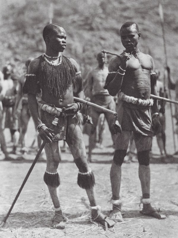 Afrika: Nuba rasledansere (s/h foto) af Hugo Adolf Bernatzik
