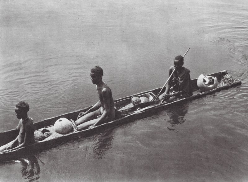 Afrika: Nuer-udgravning på Bahr el Zeraf (s/h-foto) af Hugo Adolf Bernatzik