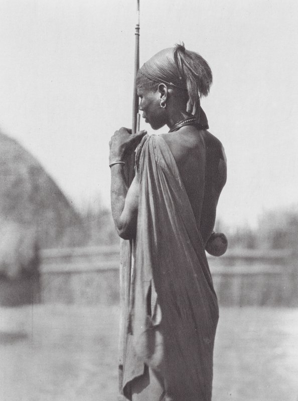 Afrika: Nuer i Shilluk-kjole (s/h-foto) af Hugo Adolf Bernatzik
